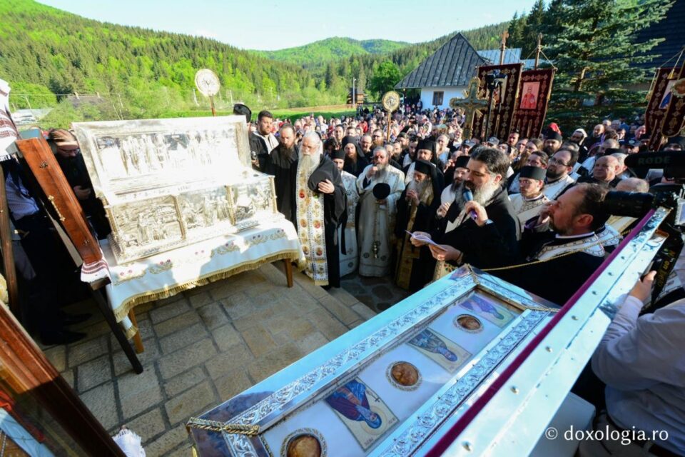 Moaștele sfinților putneni – odor prețios al Bisericii lui Hristos