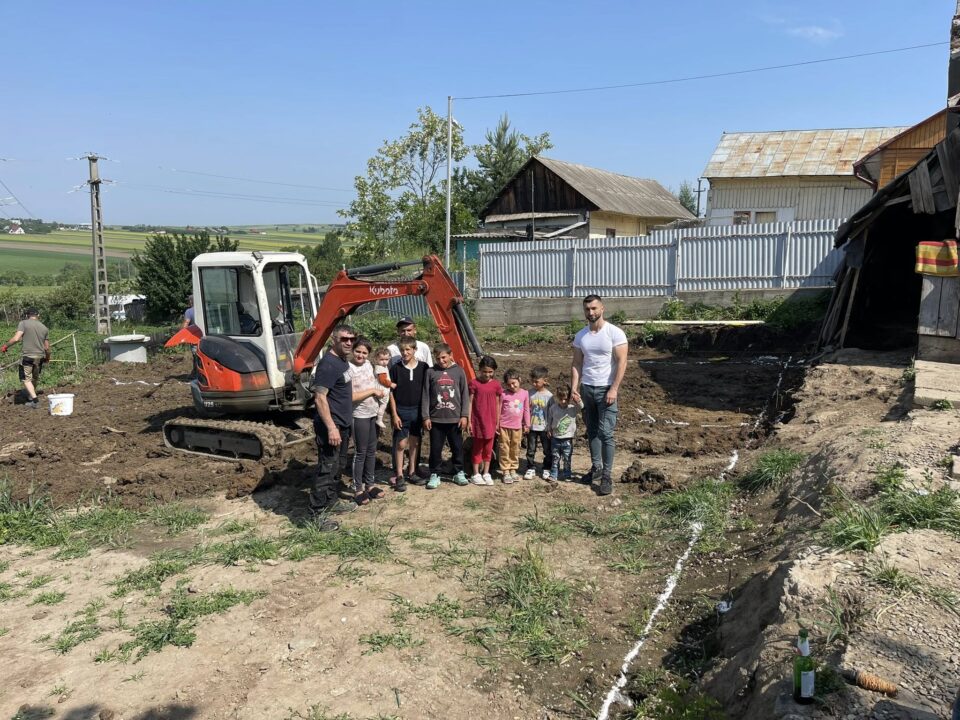 Casă construită de la zero pentru o familie cu 10 copii, prin Asociația Bucovina Civică