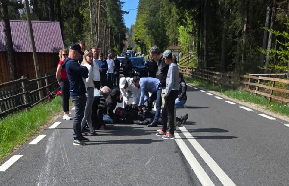 Un bărbat în vârstă de 52 de ani, din Rădăuți, și-a pierdut viața în timp ce se deplasa cu o motocicletă Honda, alături de soția sa, pe DN 17 A, zona Ciumârna