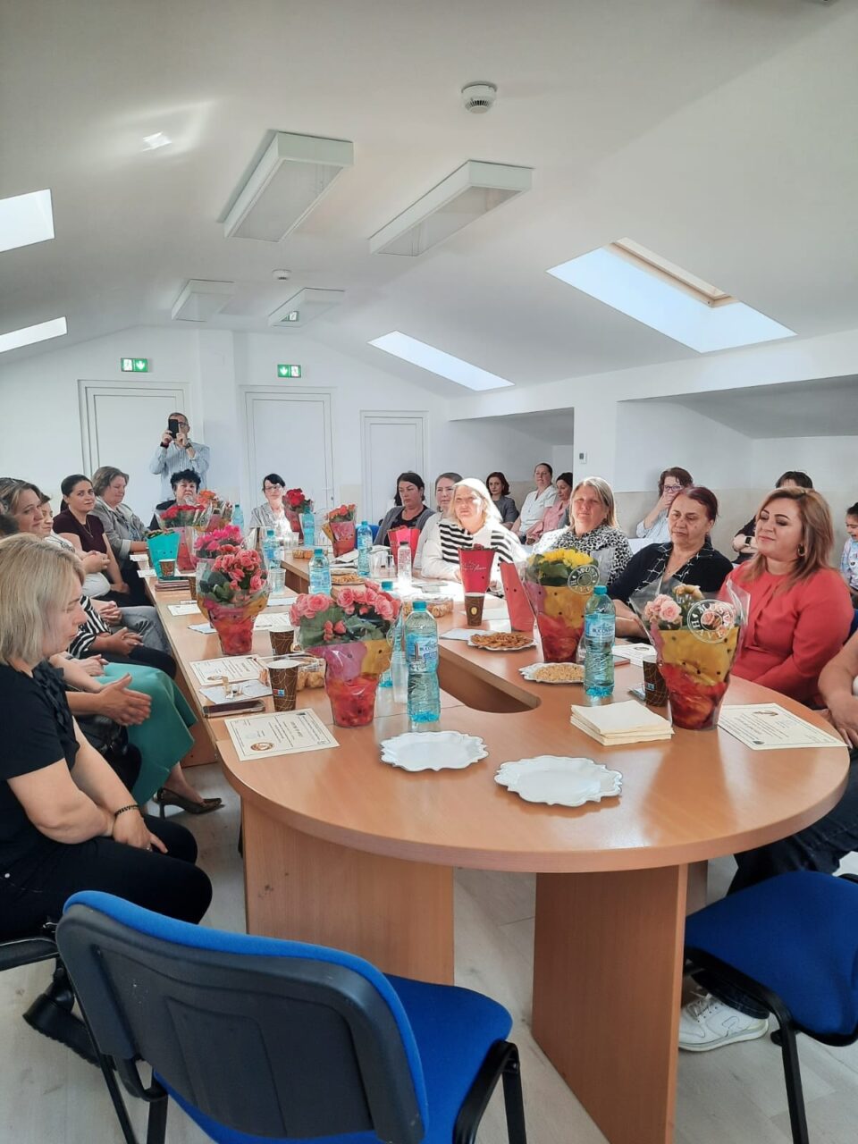 17 asistenți maternali, premiați pentru devotamentul cu care își fac meseria de „părinte”
