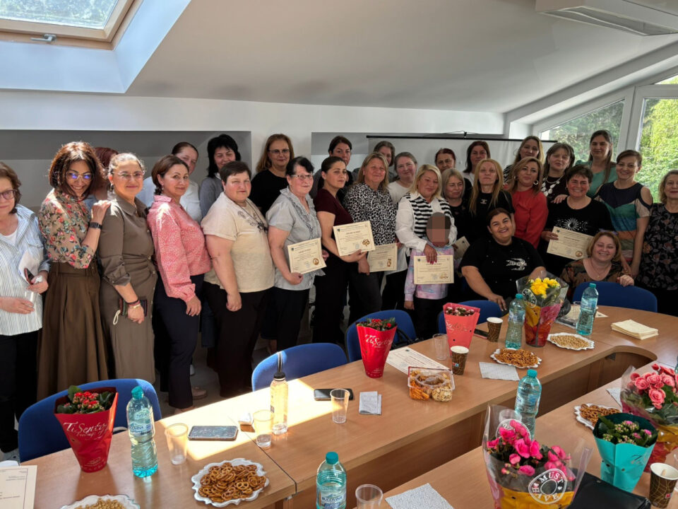 17 asistenți maternali, premiați pentru devotamentul cu care își fac meseria de „părinte”