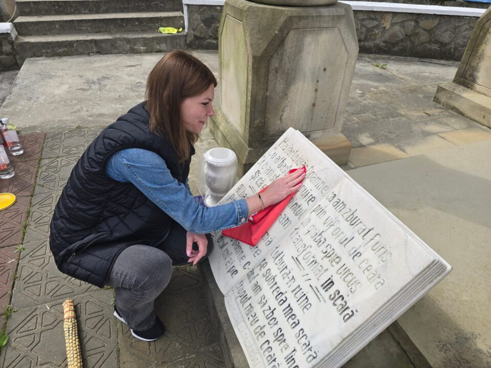 Lucrări de reparații și înfrumusețare la monumentul eroului Grosaru de la Păiseni