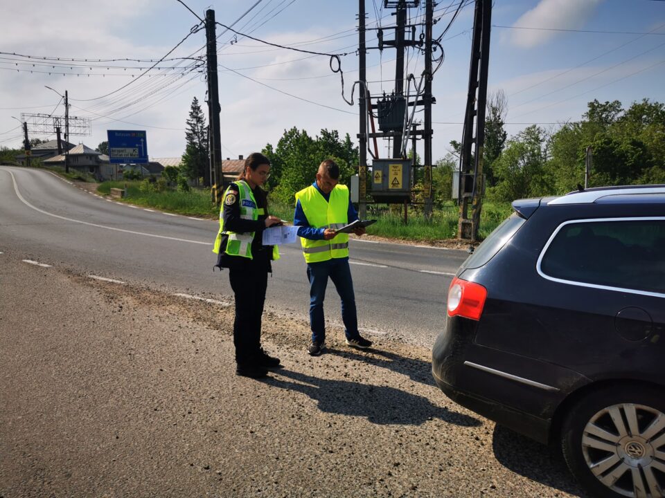 Agenți economici amendați pentru că nu foloseau case de marcat, după o razie la Salcea, Dumbrăveni și Siminicea Agenți economici amendați pentru că nu foloseau case de marcat, după o razie la Salcea, Dumbrăveni și Siminicea