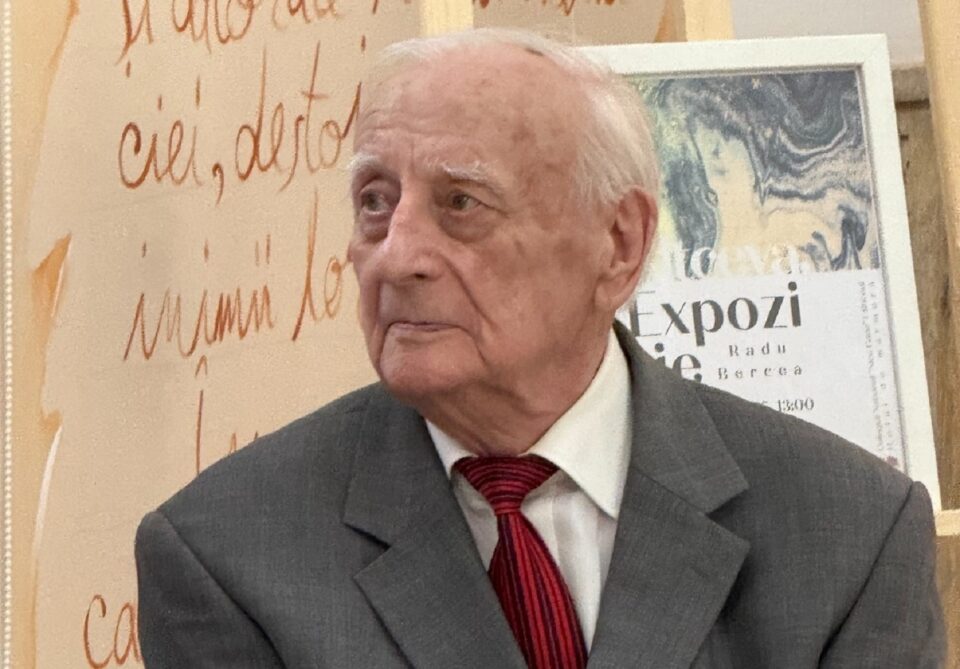 Artistul Radu Bercea în cadrul vernisajului de la Fălticeni Artistul Radu Bercea în cadrul vernisajului de la Fălticeni