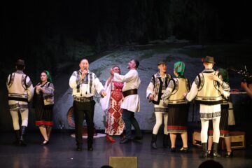 Bucovina FM a prins ”Rădăcini” pe scena teatrului sucevean