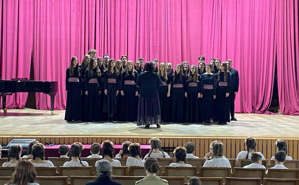 Corul „Vivat Musica”, premiul I la un concurs național desfășurat la Iași