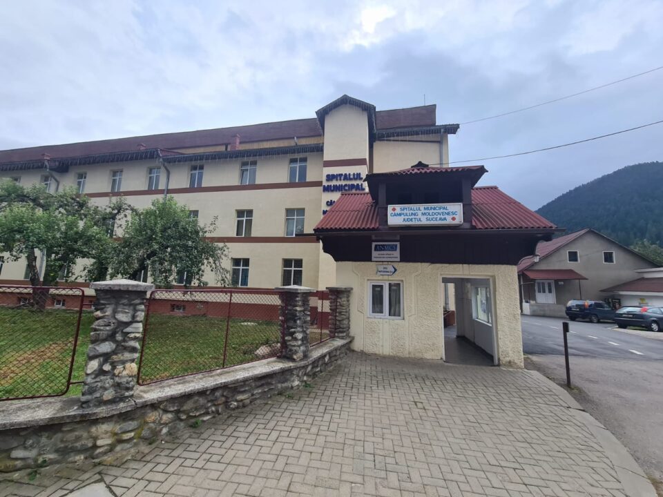 Criză la spitalul Câmpulung: Rămas fără ortopezi după descinderea procurorilor, managerul a aflat din presă că medicii au fost ridicați pentru șpagă Criză la spitalul Câmpulung: Rămas fără ortopezi după descinderea procurorilor, managerul a aflat din presă că medicii au fost ridicați pentru șpagă