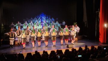Bucovina FM a prins ”Rădăcini” pe scena teatrului sucevean