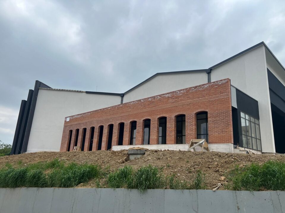 Primarul din Liteni anunță că noul Centru Cultural al orașului, cu o sală de 400 de locuri, va fi finalizat în această toamnă