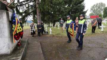 Ziua Eroilor a fost celebrată la Fălticeni, cu onoruri militare, slujbe de pomenire și depunere de coroane de flori
