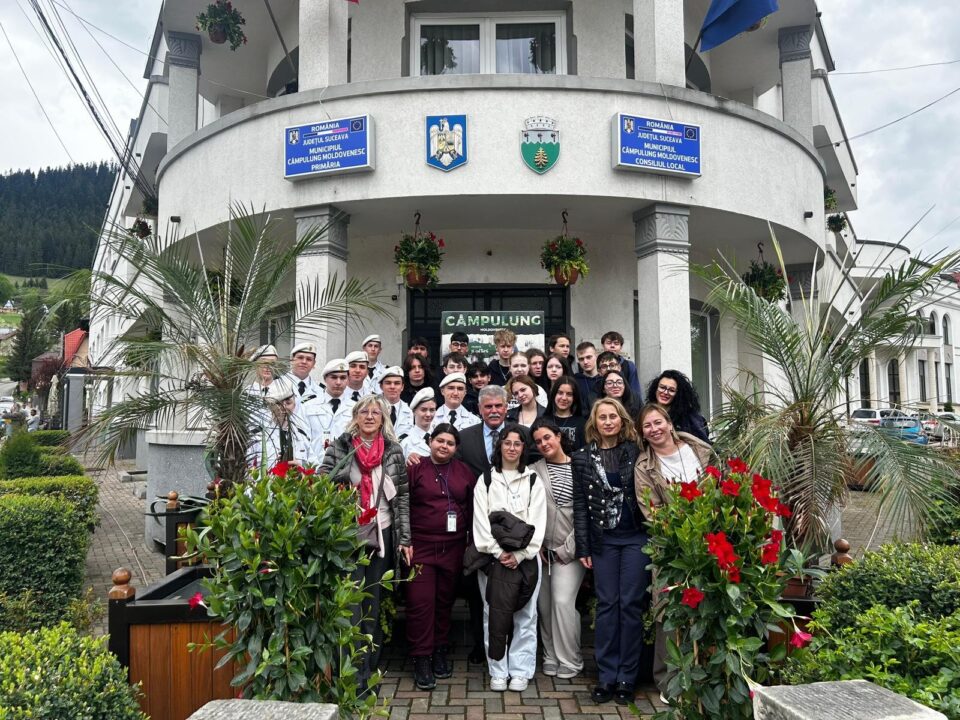 Experiențe internaționale la Colegiul Național Militar „Ștefan cel Mare” din Câmpulung Moldovenesc Experiențe internaționale la Colegiul Național Militar „Ștefan cel Mare” din Câmpulung Moldovenesc