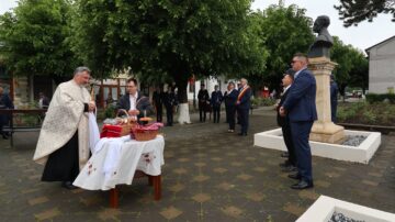Ziua Eroilor a fost celebrată la Fălticeni, cu onoruri militare, slujbe de pomenire și depunere de coroane de flori