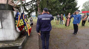 Ziua Eroilor a fost celebrată la Fălticeni, cu onoruri militare, slujbe de pomenire și depunere de coroane de flori