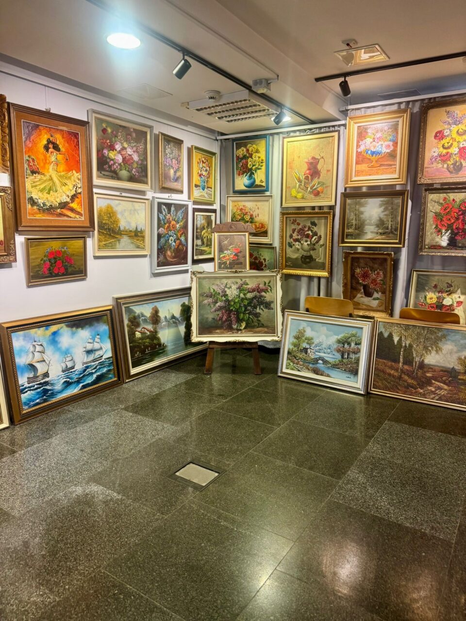 „Flori și peisaje din cultura europeană”, expoziție la Galeria de Artă a Centrului Cultural „Bucovina”