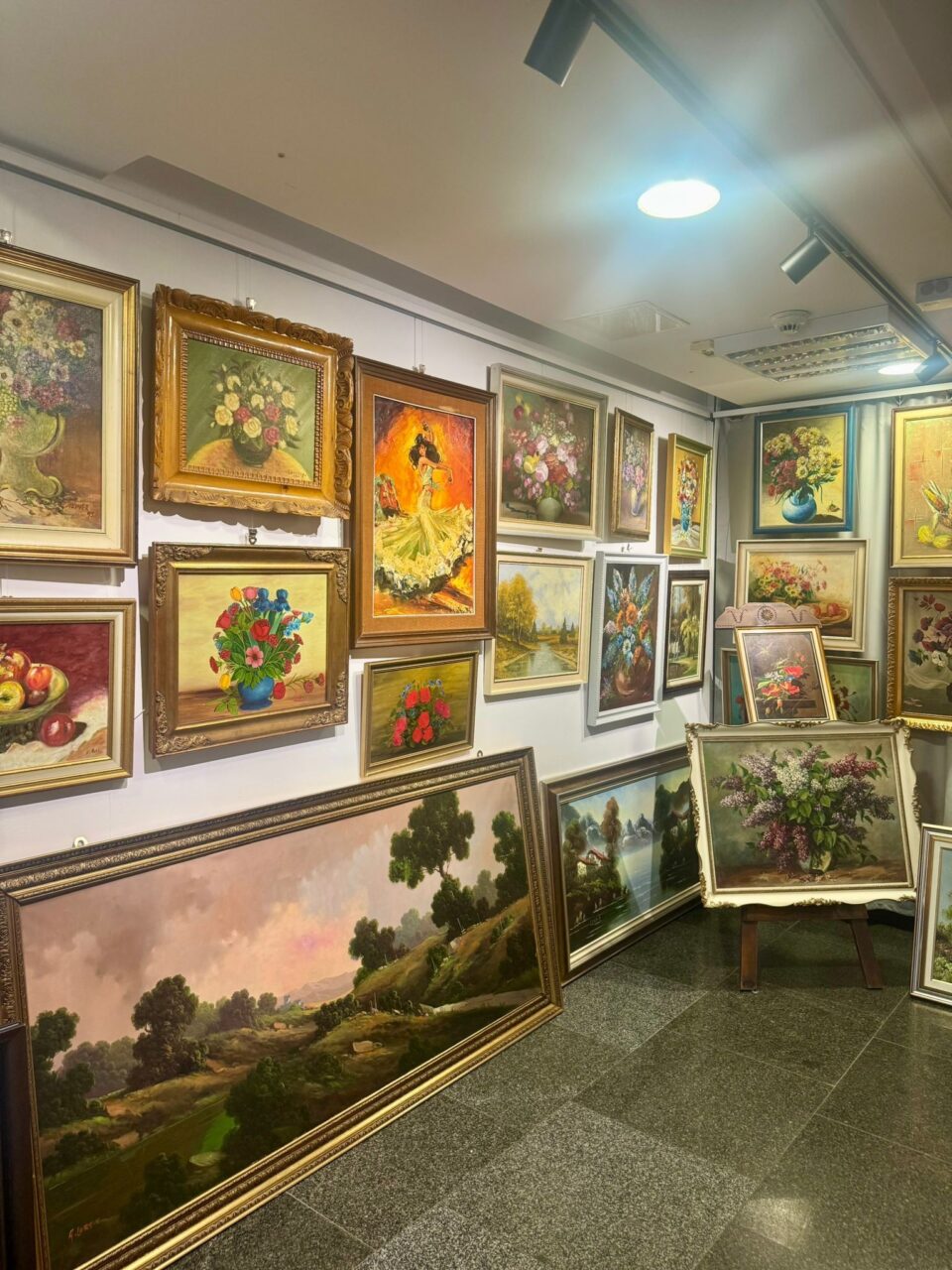„Flori și peisaje din cultura europeană”, expoziție la Galeria de Artă a Centrului Cultural „Bucovina”
