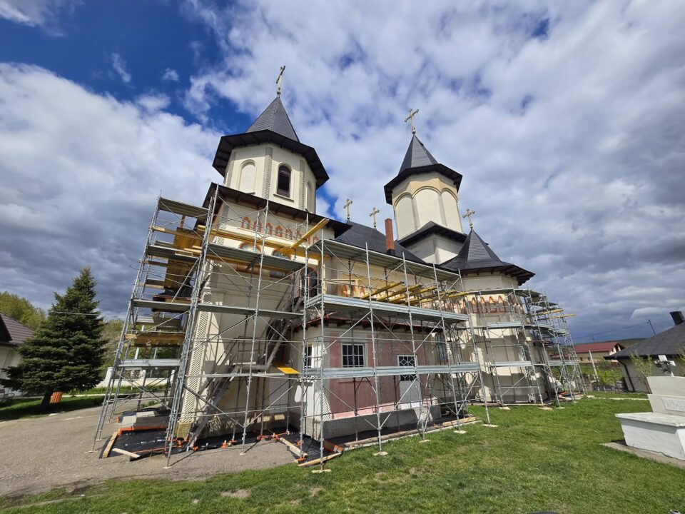 Lucrări de reabilitare la Biserica „Sf. Mc. Zenovie și Zenovia” din cartierul Țarna Mare din Fălticeni Lucrări de reabilitare la Biserica „Sf. Mc. Zenovie și Zenovia” din cartierul Țarna Mare din Fălticeni