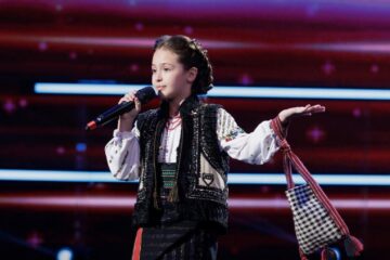 Daria Domnica Rusu, din Cajvana, în vârstă de 9 ani, are nevoie de votul publicului pentru a ajunge în finala „Românii au Talent” Daria Domnica Rusu, din Cajvana, în vârstă de 9 ani, are nevoie de votul publicului pentru a ajunge în finala „Românii au Talent”