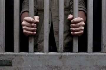 O pedeapsă cu suspendare a fost transformată de judecători în condamnare cu executare pentru un tânăr care a lovit o elevă cu un par în cap O pedeapsă cu suspendare a fost transformată de judecători în condamnare cu executare pentru un tânăr care a lovit o elevă cu un par în cap