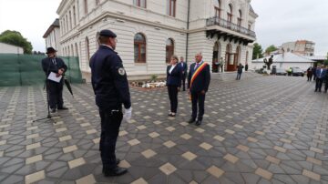 Ziua Eroilor a fost celebrată la Fălticeni, cu onoruri militare, slujbe de pomenire și depunere de coroane de flori