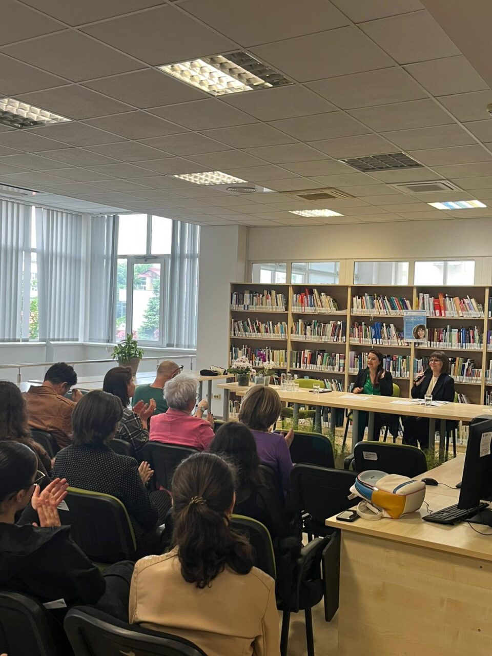 Memoria Bucovinei germane, evocată de poeta Sabine Goettel la Universitatea din Suceava