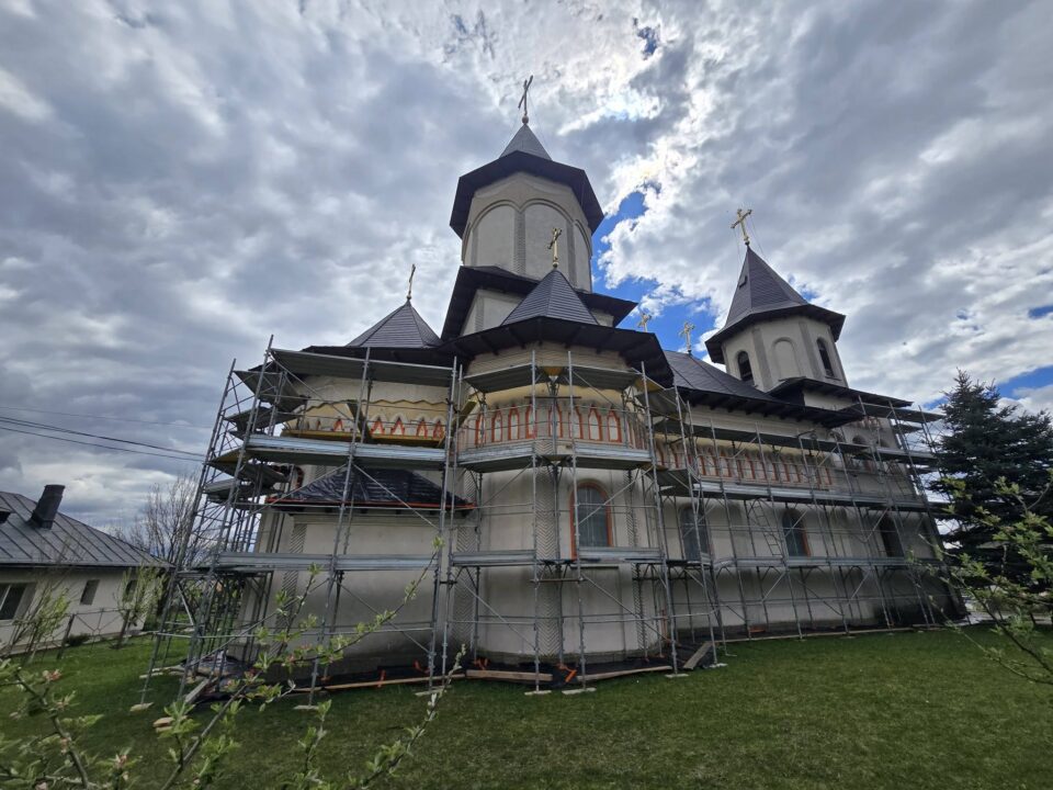 Lucrări de reabilitare la Biserica „Sf. Mc. Zenovie și Zenovia” din cartierul Țarna Mare din Fălticeni