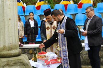Ziua Eroilor, comemorată solemn la Monumentele Eroilor din comuna Cornu Luncii, primarul Gheorghe Fron acordând diplome de merit unor cadre militare