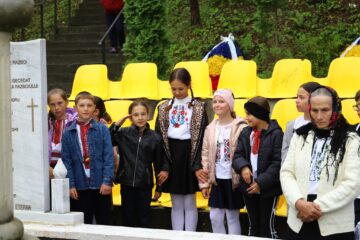 Ziua Eroilor, comemorată solemn la Monumentele Eroilor din comuna Cornu Luncii, primarul Gheorghe Fron acordând diplome de merit unor cadre militare