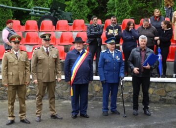 Ziua Eroilor, comemorată solemn la Monumentele Eroilor din comuna Cornu Luncii, primarul Gheorghe Fron acordând diplome de merit unor cadre militare