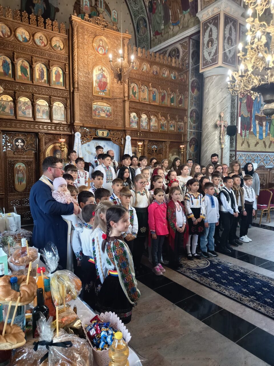 Ziua Eroilor, marcată la Biserica „Adormirea Maicii Domnului” din Soloneț