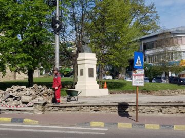 Scuarul din jurul bustului lui Mihai Eminescu, reabilitat complet înaintea „Zilelor Teatrului”