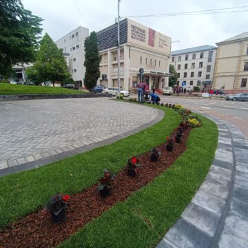 Scuarul din jurul bustului lui Mihai Eminescu, reabilitat complet înaintea „Zilelor Teatrului”