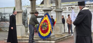 Ziua Eroilor, comemorată solemn la Monumentele Eroilor din comuna Cornu Luncii, primarul Gheorghe Fron acordând diplome de merit unor cadre militare