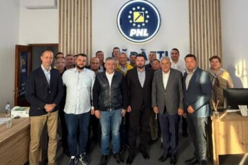 Primarul din Rădăuți, Bogdan Loghin, a fost reprimit în PNL Suceava