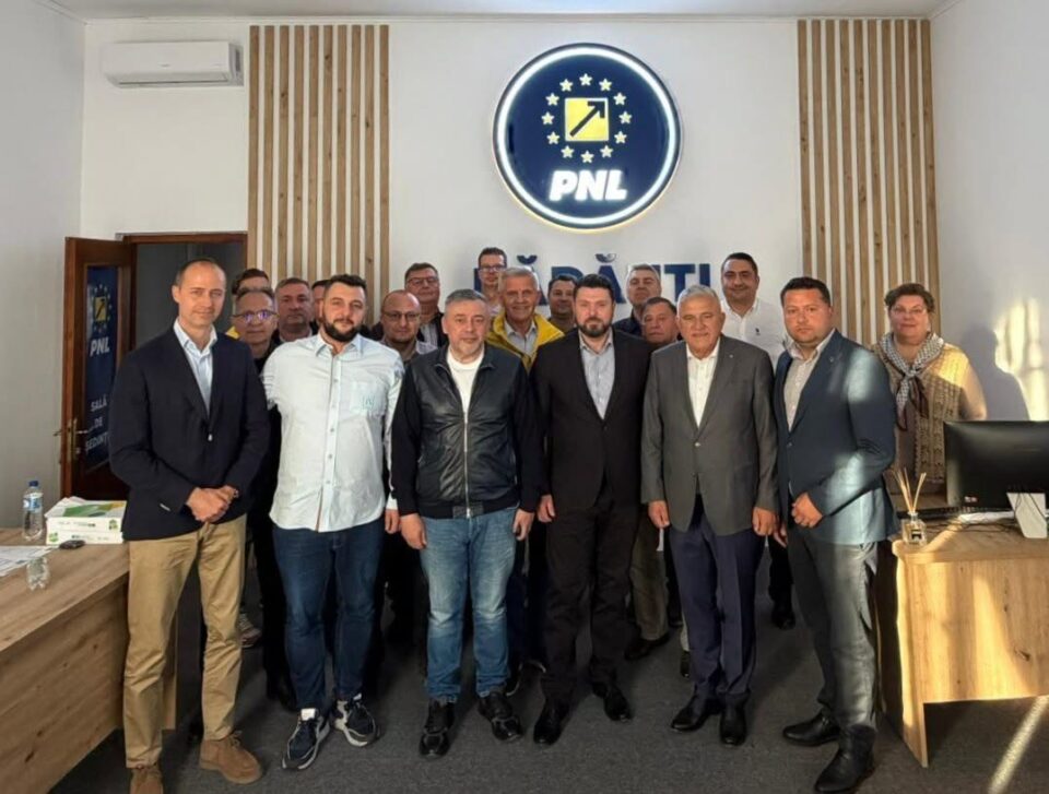 Primarul din Rădăuți, Bogdan Loghin, a fost reprimit în PNL Suceava