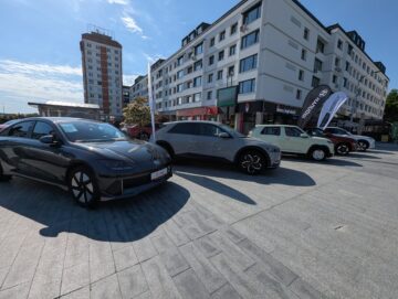 Expoziție de mașini electrice în centrul Sucevei și un raliul pe o lungime de 180 de kilometri pentru promovare electromobilității