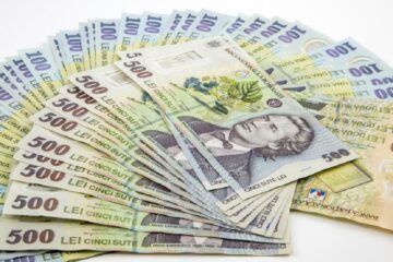 Administratorul unei firme, țepuit cu 38.000 de lei de un ”inspector” ANAF și un ”angajat” al unei bănci Administratorul unei firme, țepuit cu 38.000 de lei de un ”inspector” ANAF și un ”angajat” al unei bănci
