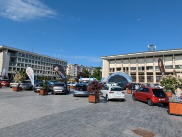 Expoziție de mașini electrice în centrul Sucevei și un raliul pe o lungime de 180 de kilometri pentru promovare electromobilității