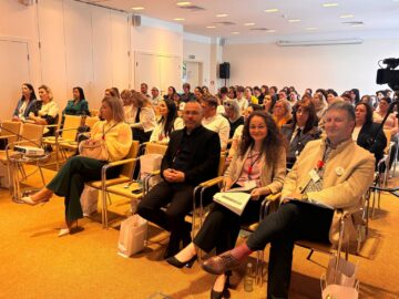 Specialiști reuniți la Rădăuți, la conferința „Educație incluzivă – realități și soluții pentru copiii cu tulburări de neurodezvoltare”