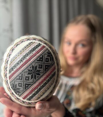 „Artă încondeiată cu suflet”, realizată de tânăra Anamaria Buraciuc, din Ulma, stabilită în Germania