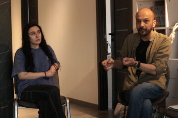 Psihoterapeutul Liviu Predescu, întâlnire cu părinții copiilor cu autism și specialiști din Suceava, la SUN Therapy