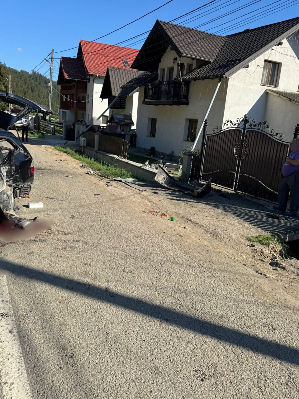 Un tânăr de 18 ani a decedat, iar alţi doi au fost răniţi, într-un accident produs la Moldovița
