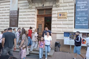 Aproape 15.000 de vizitatori au trecut pragul muzeelor sucevene și au vizitat Cetatea de Scaun a Sucevei, în Noaptea Muzeelor Aproape 15.000 de vizitatori au trecut pragul muzeelor sucevene și au vizitat Cetatea de Scaun a Sucevei, în Noaptea Muzeelor