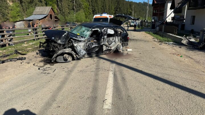 Un tânăr de 18 ani a decedat, iar alţi doi au fost răniţi, într-un accident produs la  Moldovița
