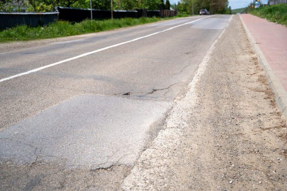 Investiții de peste 12,7 milioane de lei aprobate astăzi de Consiliul Județean Suceava pentru modernizarea drumurilor din Fântânele și strada Lipoveni Investiții de peste 12,7 milioane de lei aprobate astăzi de Consiliul Județean Suceava pentru modernizarea drumurilor din Fântânele și strada Lipoveni