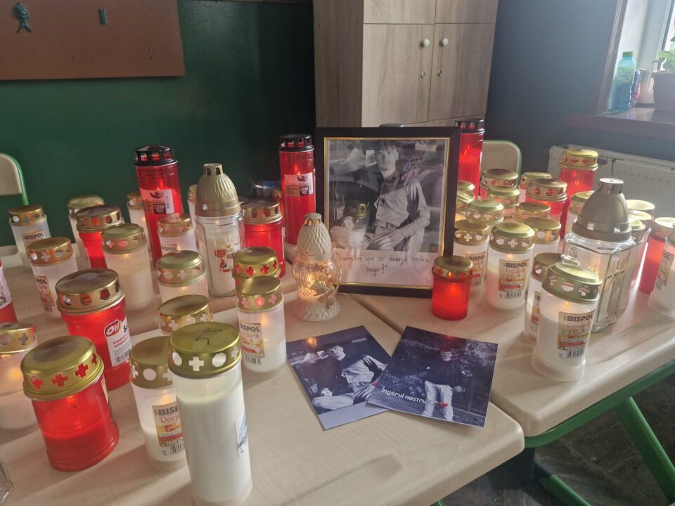 Colegii și profesorii își iau rămas-bun de la Claudiu, adolescentul decedat în accidentul de la Moldovița