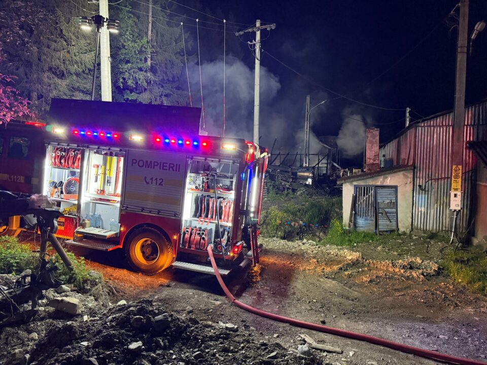 Incendiu devastator la o casă refăcută după inundațiile din vara anului trecut