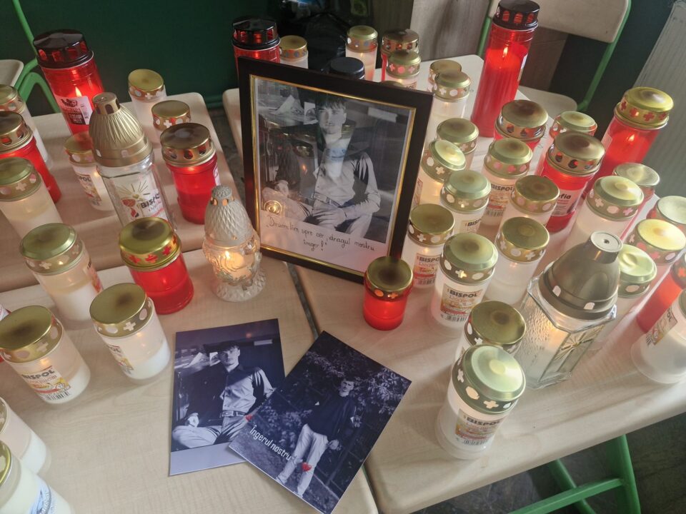 Colegii și profesorii își iau rămas-bun de la Claudiu, adolescentul decedat în accidentul de la Moldovița