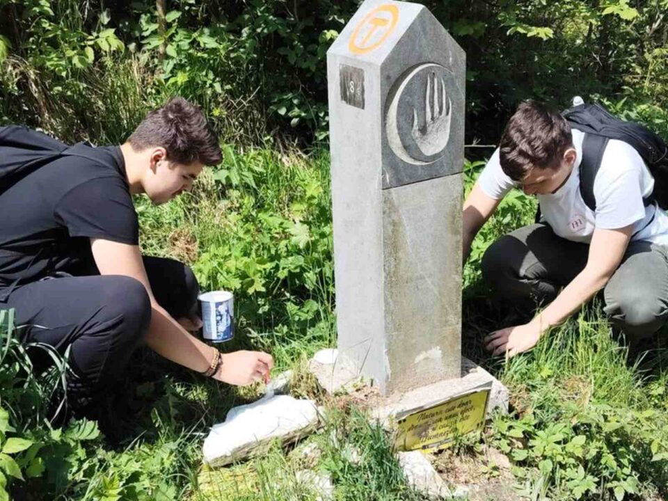 Acțiunea anuală de gospodărire. 50 de tineri voluntari ai Asociației Tinerilor Ortodocși Suceveni, pe Via Transilvanica, între Mănăstirea Putna și Mănăstirea Sucevița