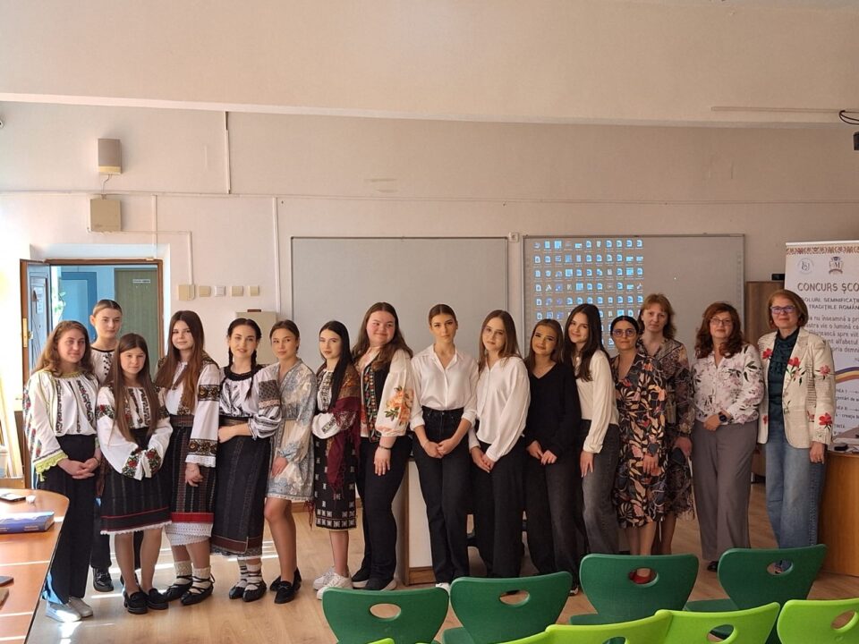 Tradiție, cultură și creativitate la Colegiul „Andronic Motrescu”, la Concursul Județean „Simboluri, semnificații, valori în tradițiile românești” Tradiție, cultură și creativitate la Colegiul „Andronic Motrescu”, la Concursul Județean „Simboluri, semnificații, valori în tradițiile românești”