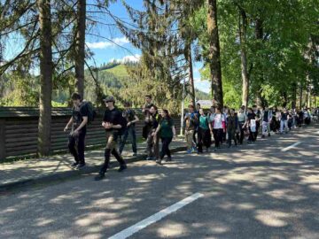 Acțiunea anuală de gospodărire. 50 de tineri voluntari ai Asociației Tinerilor Ortodocși Suceveni, pe Via Transilvanica, între Mănăstirea Putna și Mănăstirea Sucevița
